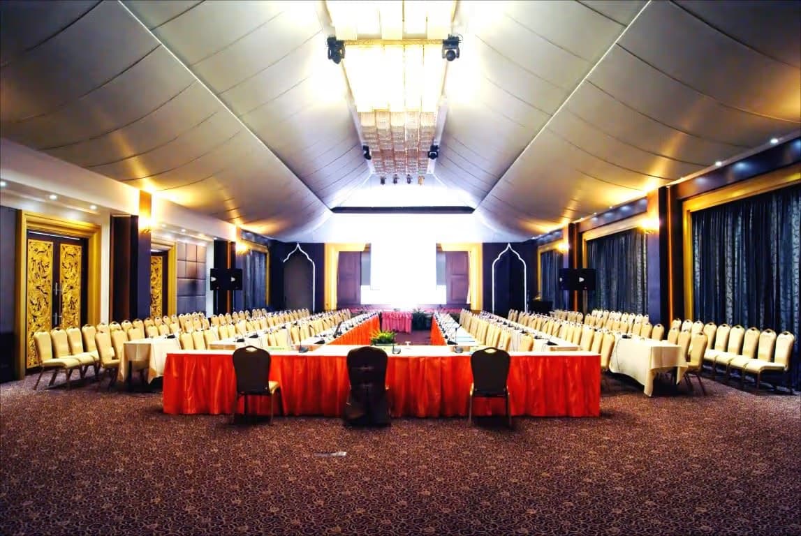 Aiyara Grand Hotel